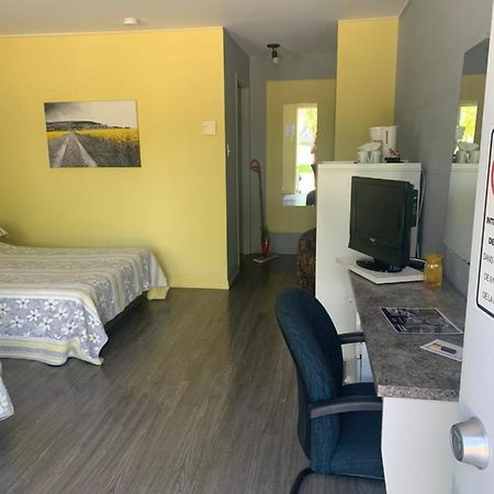 Motel Valois Yl Inc Acton Vale Екстериор снимка