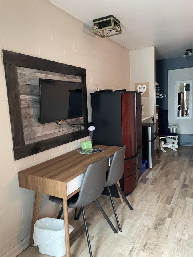 Motel Valois Yl Inc Acton Vale Екстериор снимка