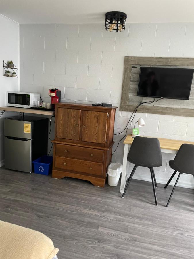 Motel Valois Yl Inc Acton Vale Екстериор снимка